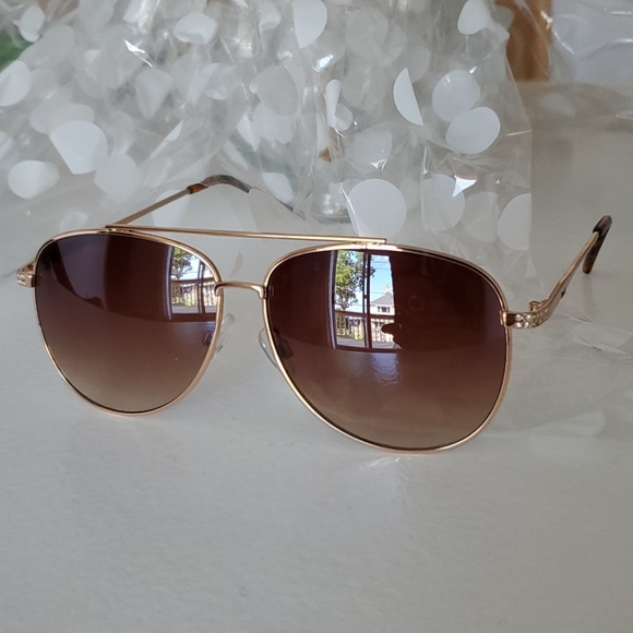 Gold framed sunglasses - Picture 2 of 4